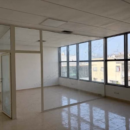 Bureau à Louer de 85.0 m² à Casablanca, 
Hopitaux