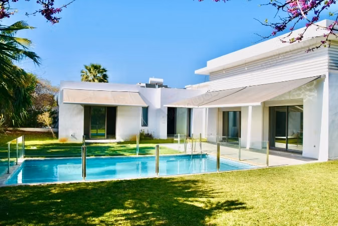 Villa de standing avec piscine à Bouskoura