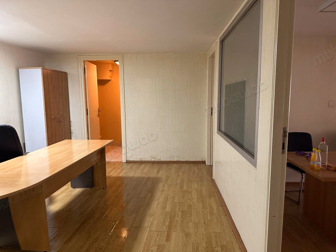 Bourgogne Office Ideal for Professional Office