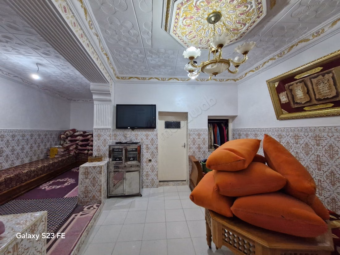 Très beau riad à vendre à Médina.
Surface de 250 m².
Vue sur mer