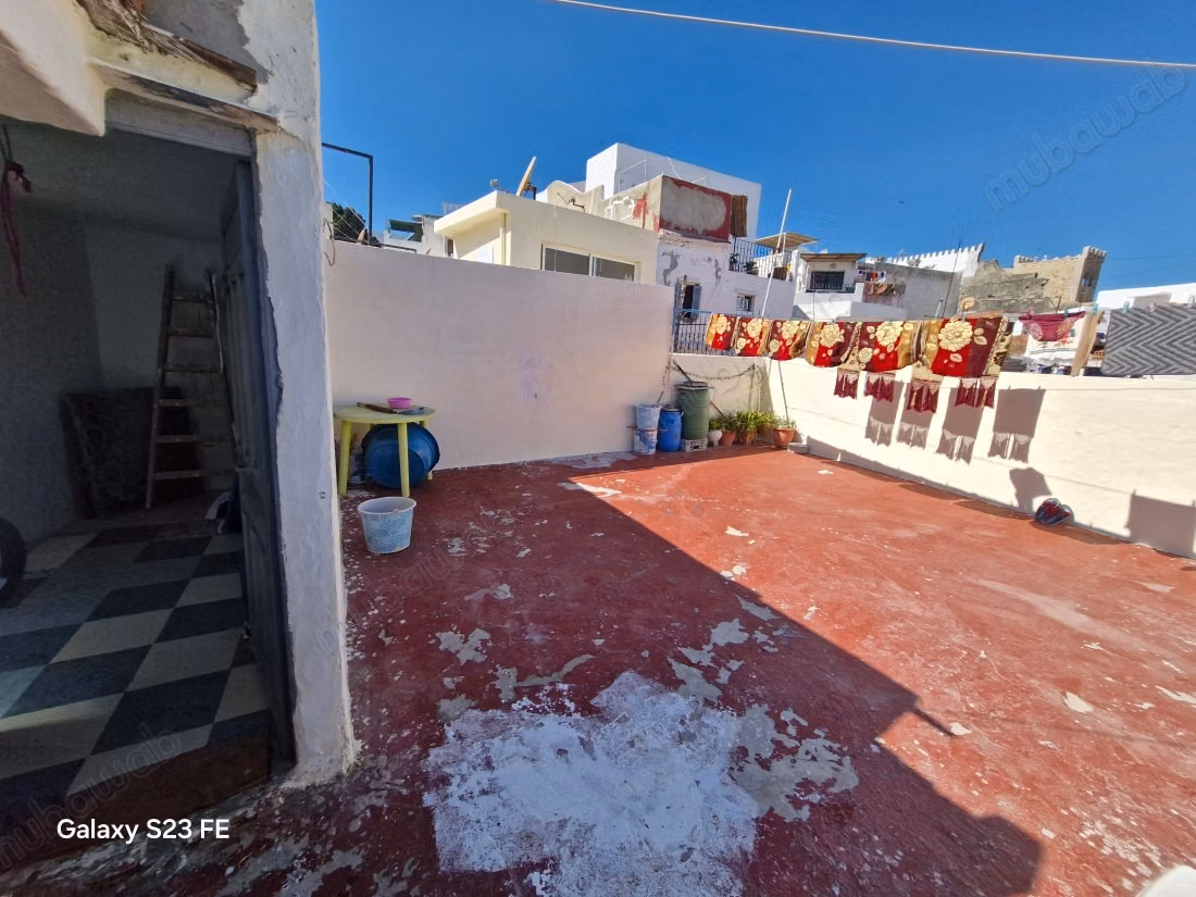 Très beau riad à vendre à Médina.
Surface de 250 m².
Vue sur mer