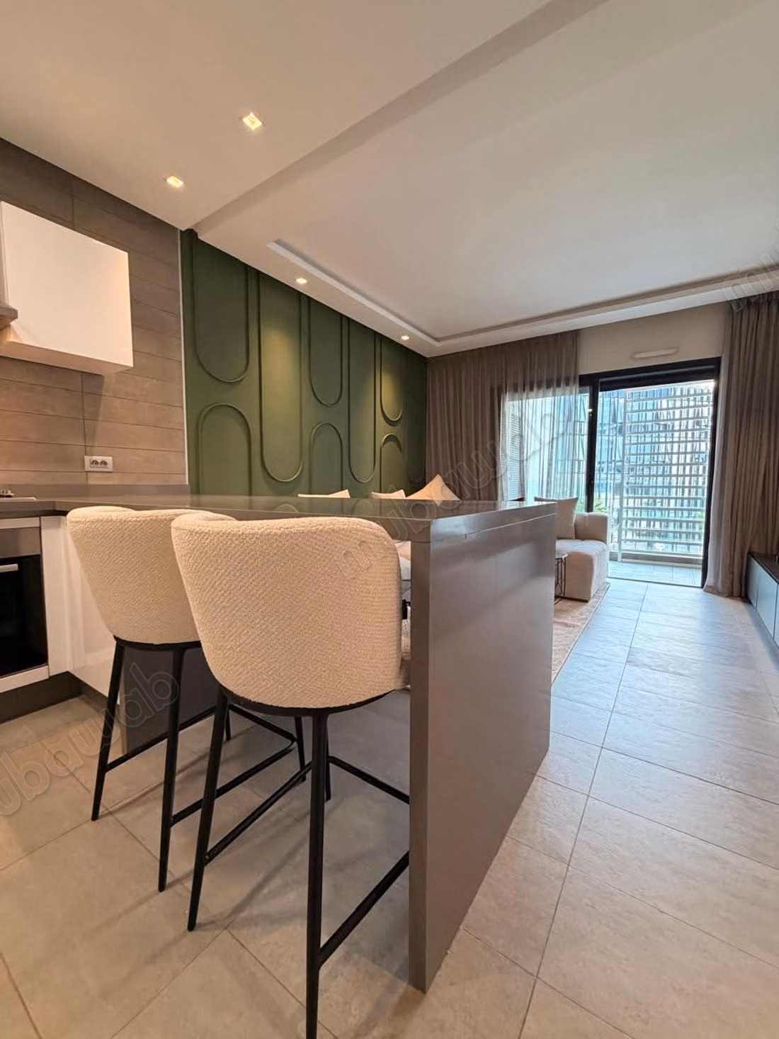 Tres beau studio neuf cfc pour société
