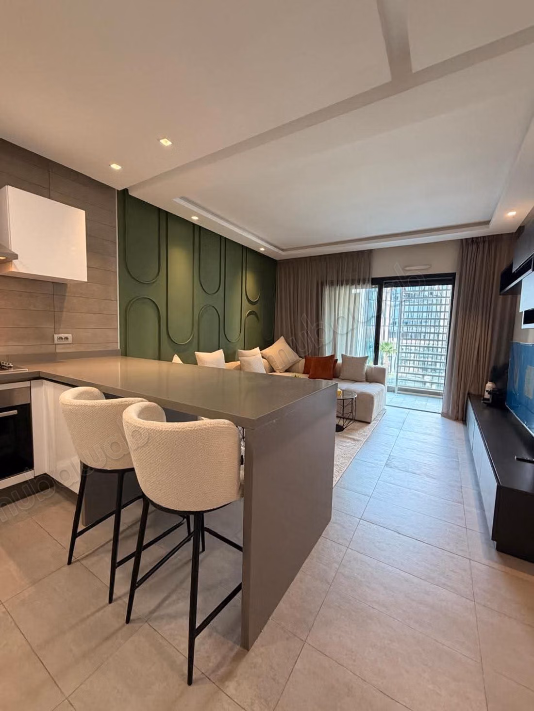 Tres beau studio neuf cfc pour société