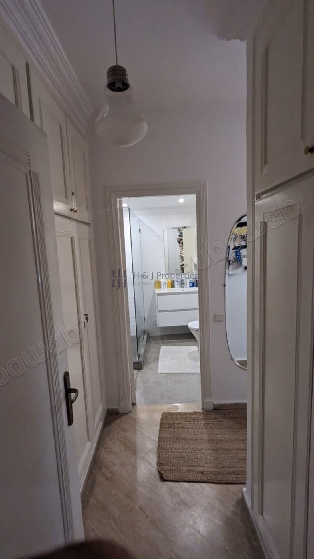 T4 160m² 3 chambres  
1 chambre de personnel