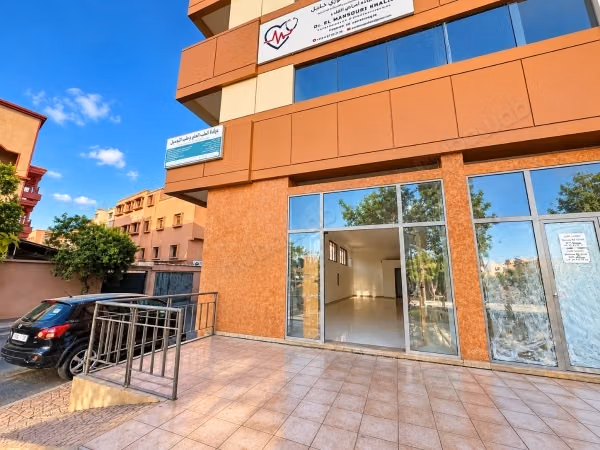 Magasin neuf 65 m² – Double façade, Daoudiat