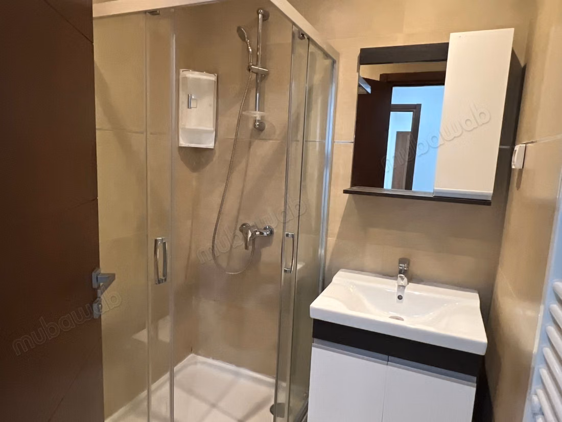 Très bel appartement en location. 1 belle chambre. Porte sécurisée et chauffage central