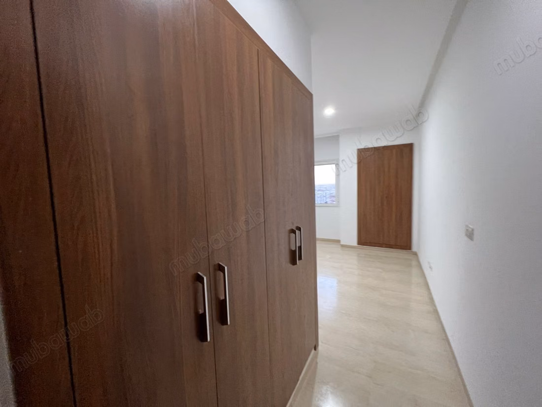 Très bel appartement en location. 1 belle chambre. Porte sécurisée et chauffage central