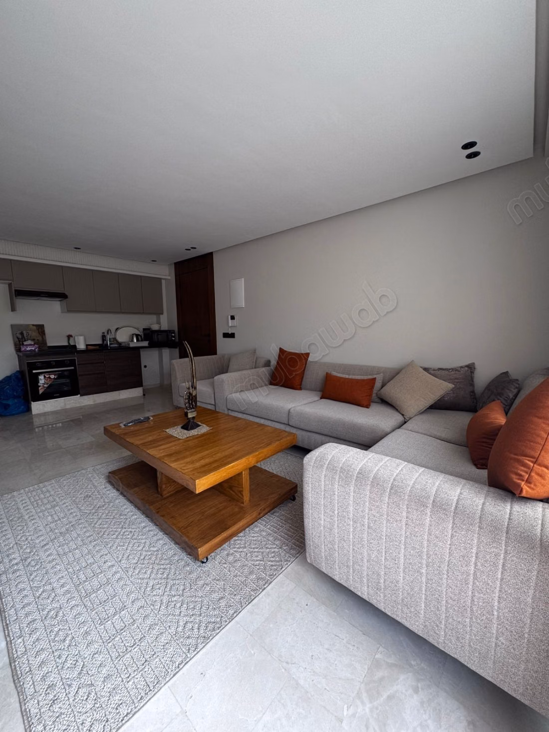 Studio meublé avec terrasse à louer – Bd Taddart