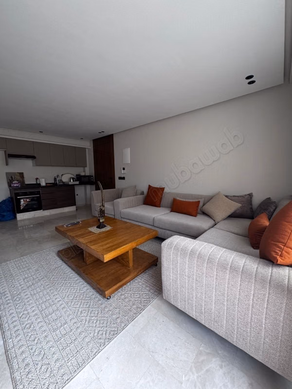 Studio meublé avec terrasse à louer – Bd Taddart