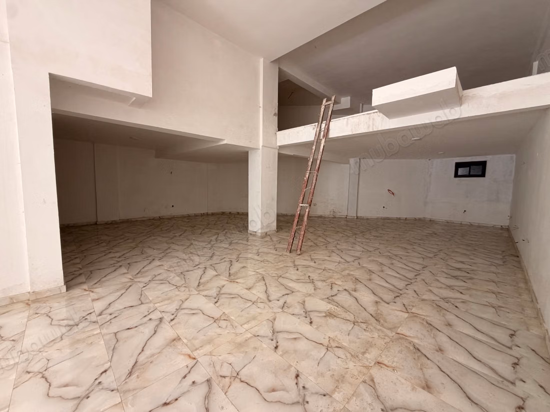 Local commercial en location à Maârif Extension.
Surface totale 370 m²