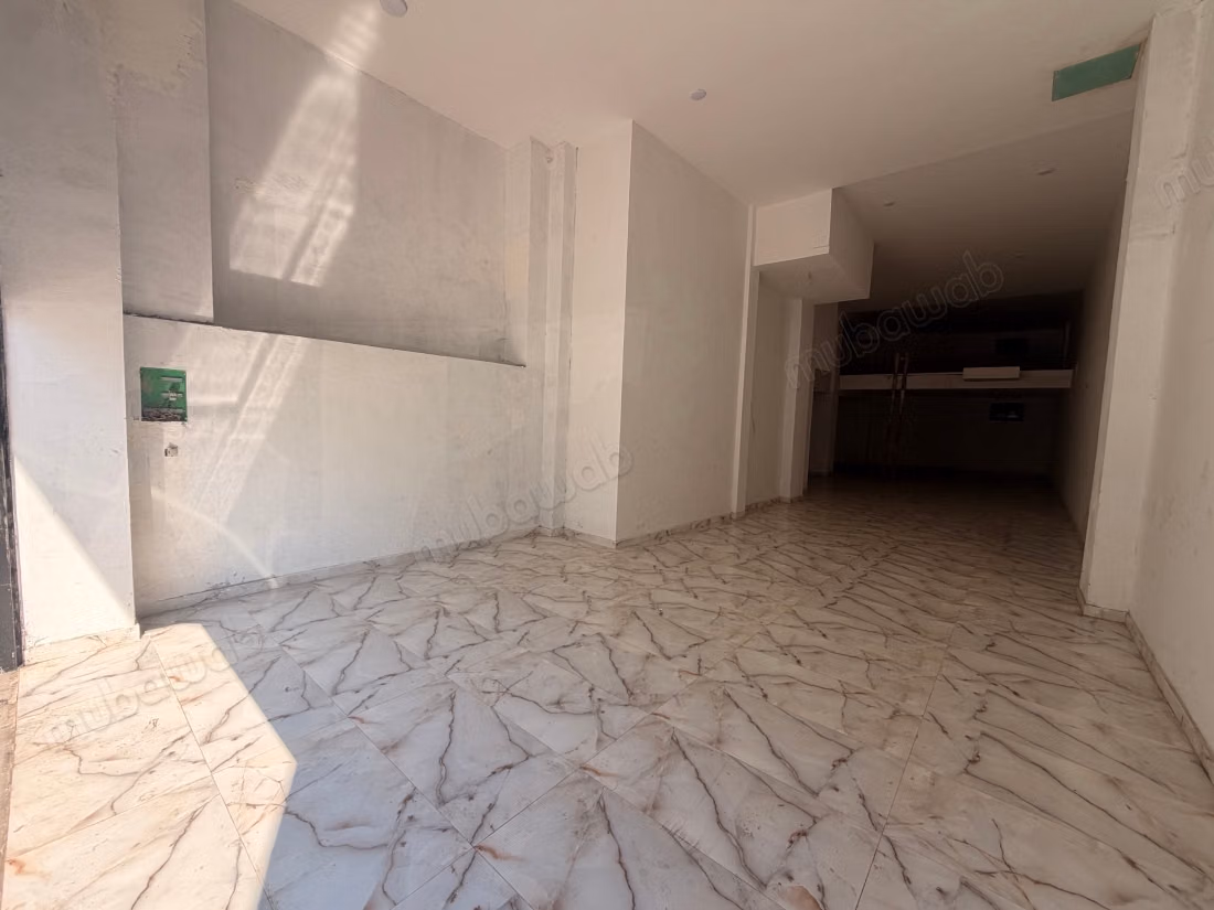 Local commercial en location à Maârif Extension.
Surface totale 370 m²