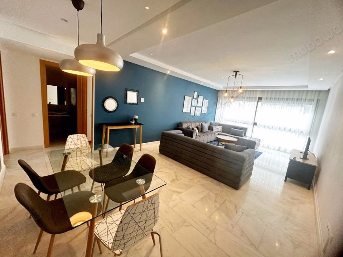 Louez cet appartement à Palmier. 
3 pièces. 
Meublé