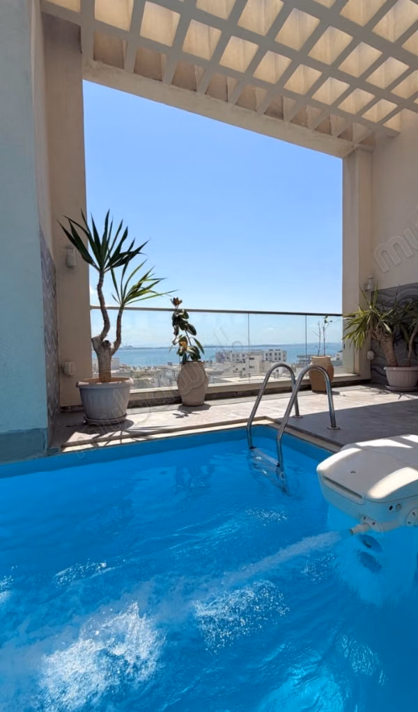 À louer – penthouse meublée neuf