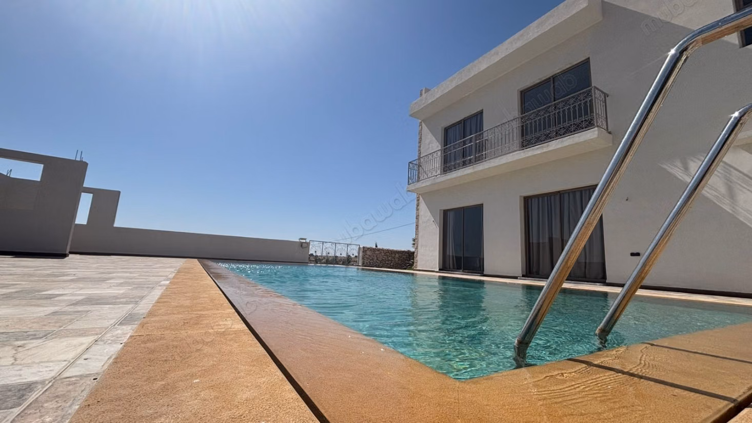 Villa 4 chambres en location longue durée