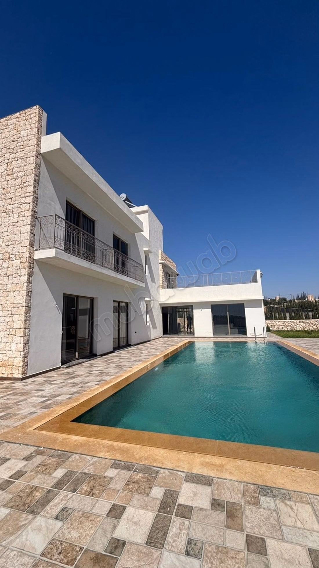 Villa 4 chambres en location longue durée