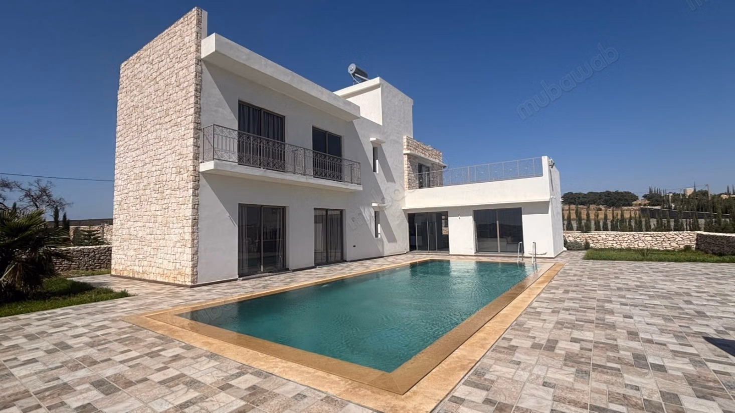 Villa 4 chambres en location longue durée