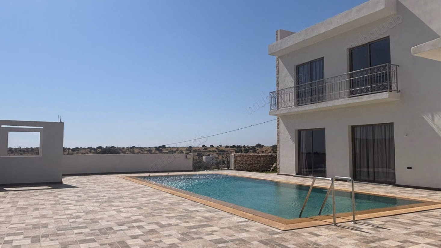 Villa 4 chambres en location longue durée