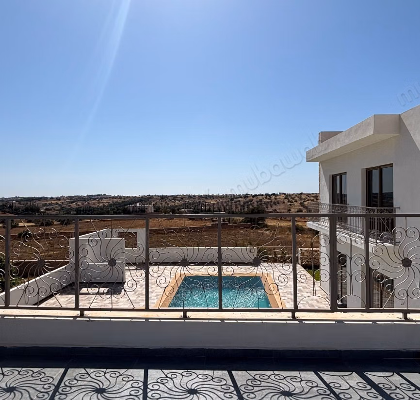 Villa 4 chambres en location longue durée