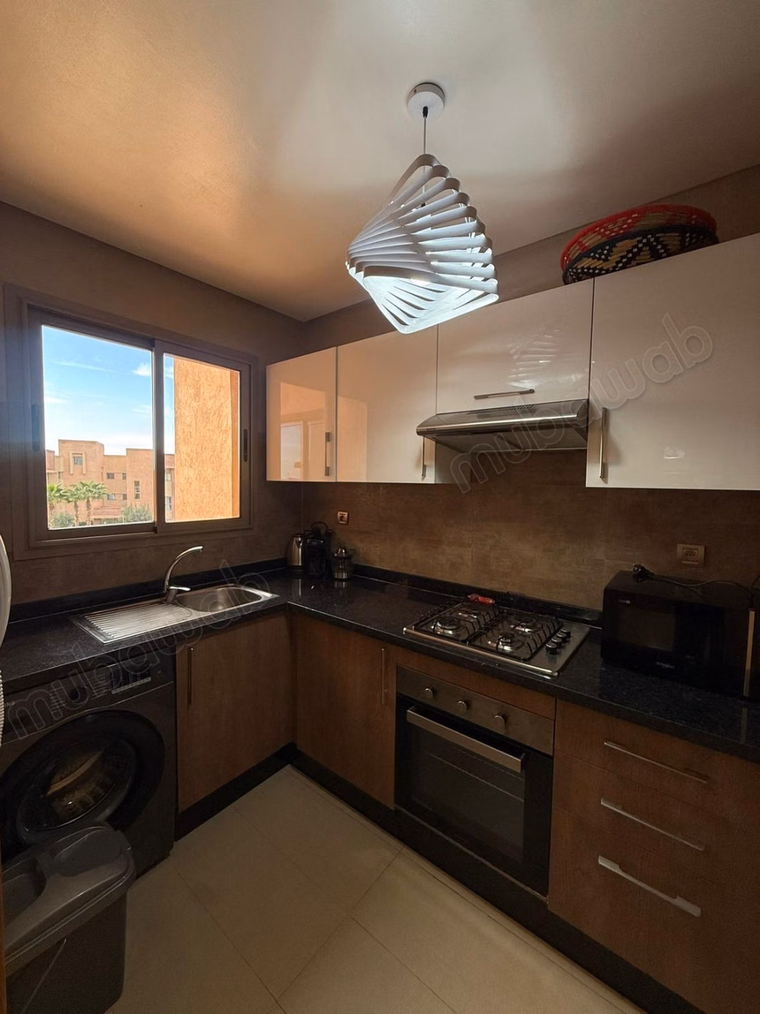 Appartement à louer à Boulevard Med 
6.3 pièces. Bien meublé