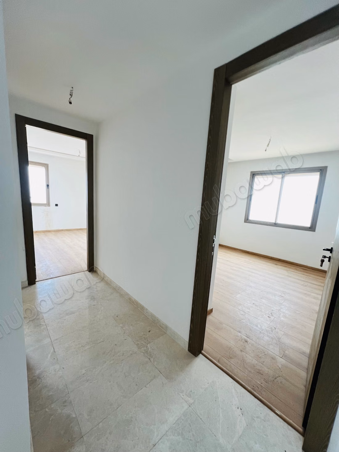 Bel appartement en location à Ain Diab. 
Superficie 140 m². 
Vue sur mer, double vitrage