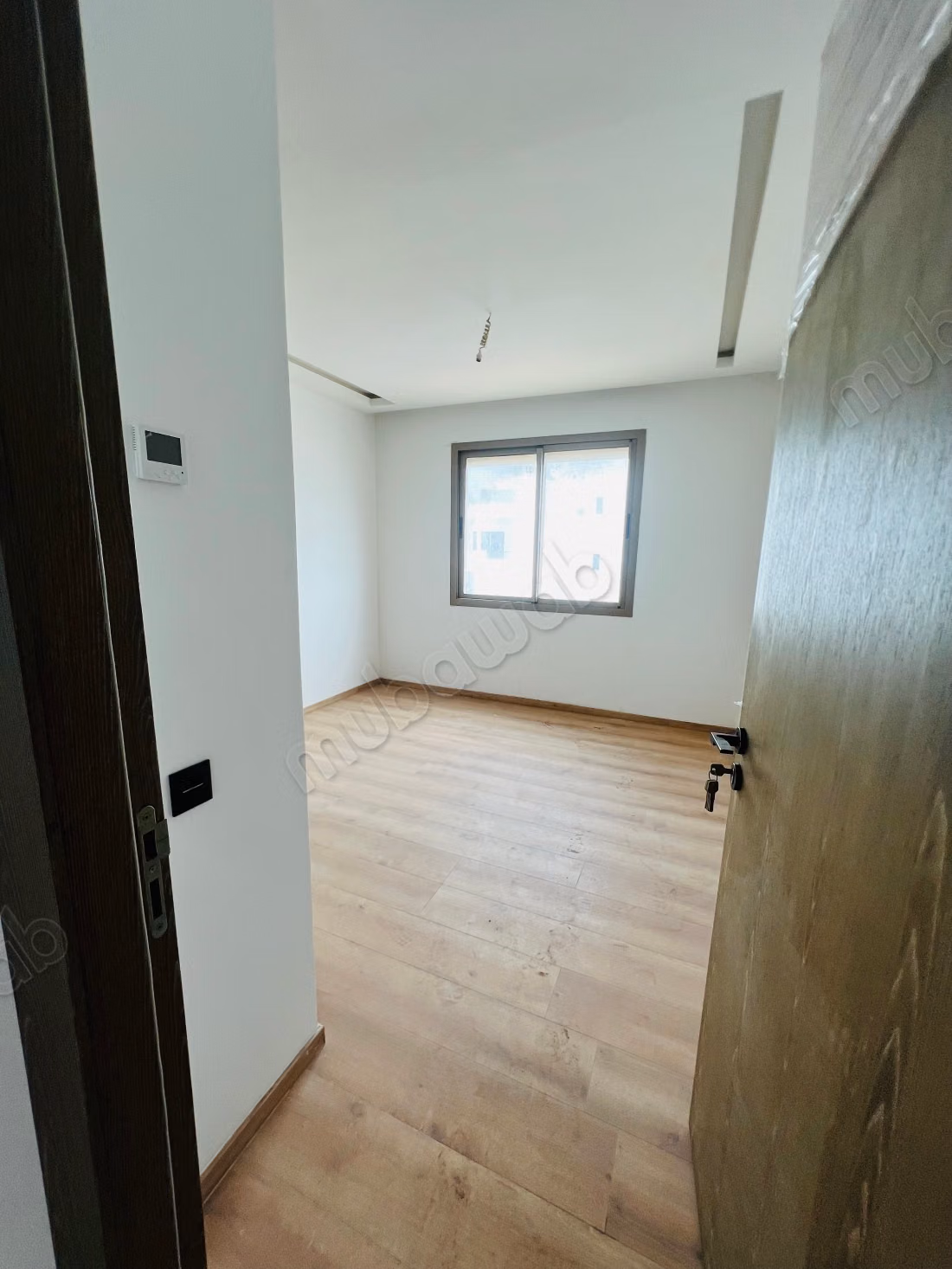 Bel appartement en location à Ain Diab. 
Superficie 140 m². 
Vue sur mer, double vitrage
