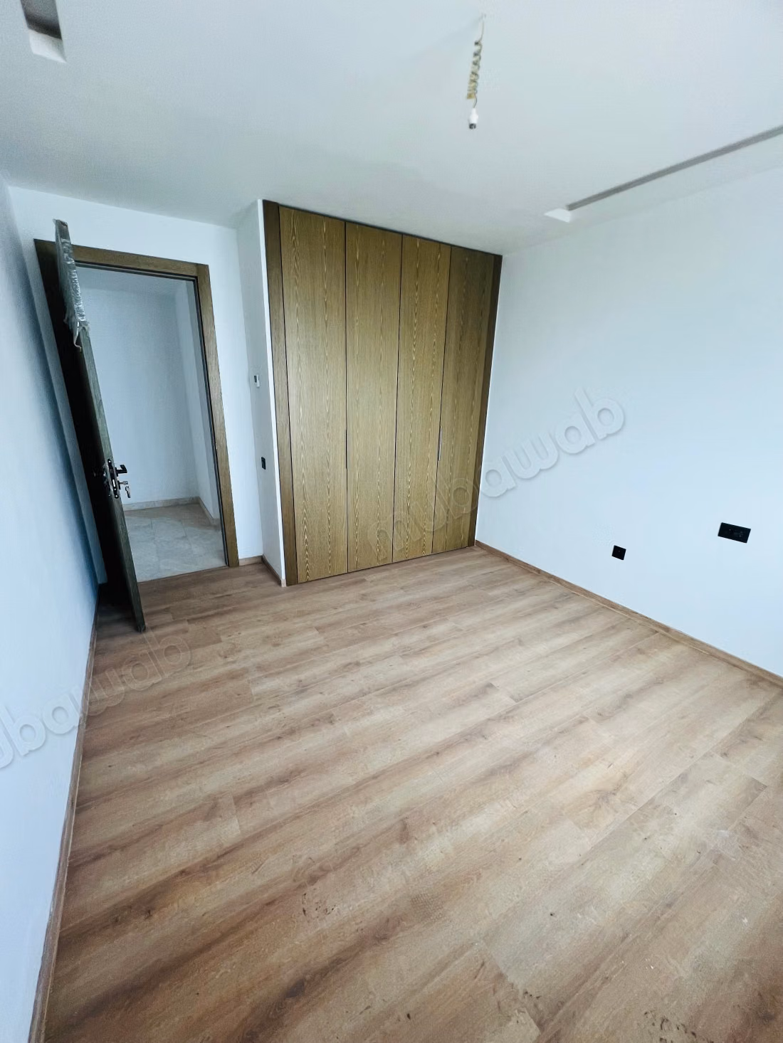 Bel appartement en location à Ain Diab. 
Superficie 140 m². 
Vue sur mer, double vitrage