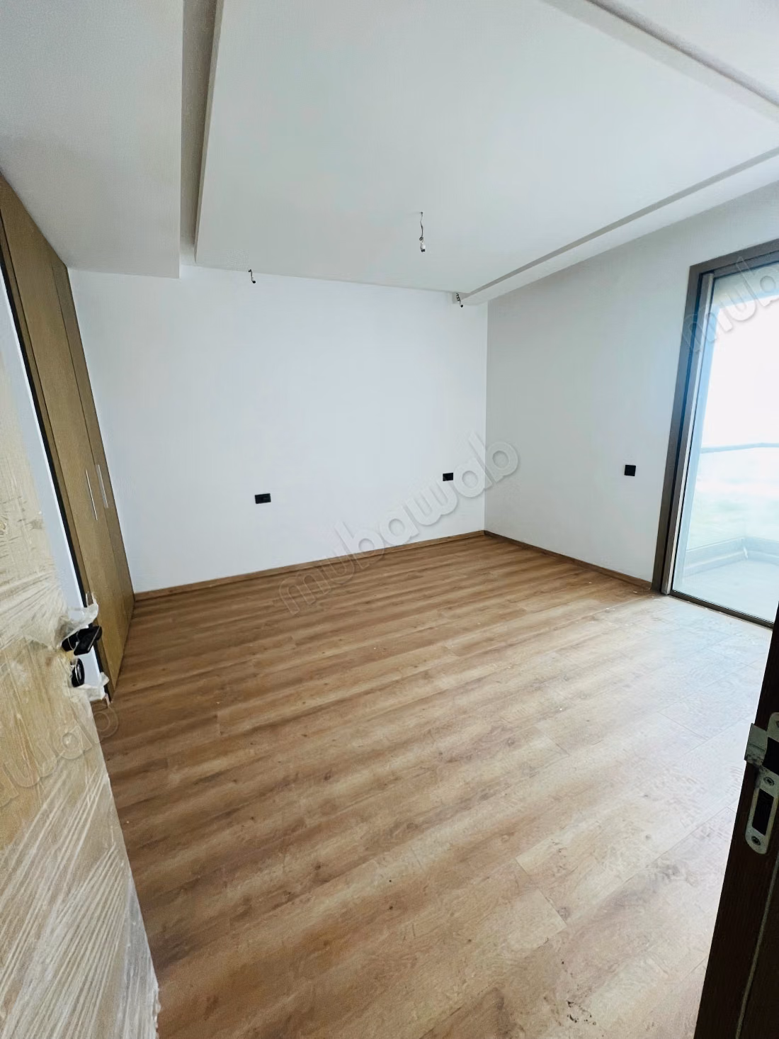 Bel appartement en location à Ain Diab. 
Superficie 140 m². 
Vue sur mer, double vitrage