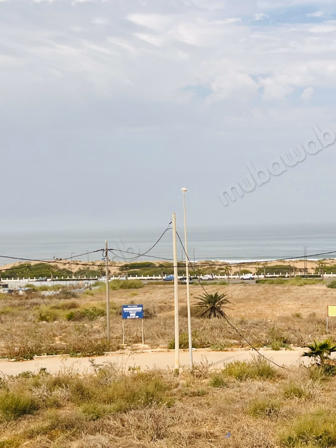 Bel appartement en location à Ain Diab. 
Superficie 140 m². 
Vue sur mer, double vitrage