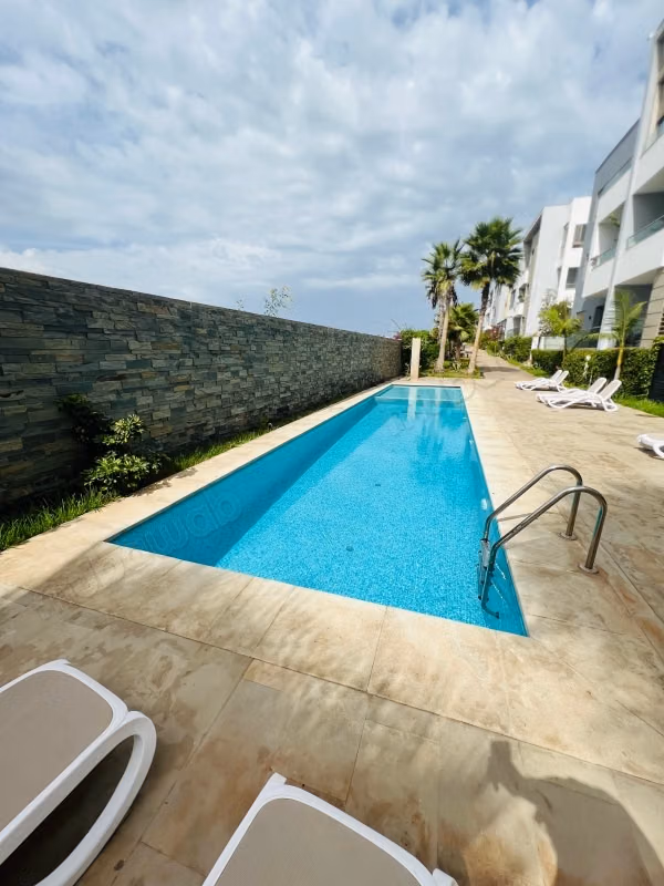 Mooie appartement te huur in Ain Diab. Oppervlakte 140 m². Uitzicht op zee, dubbele beglazing