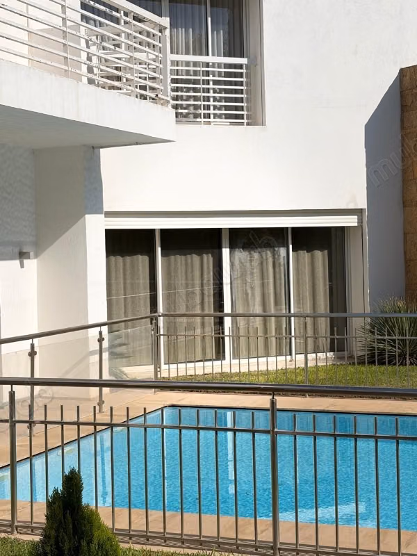 Villa moderne meublée avec clim et ch. Central