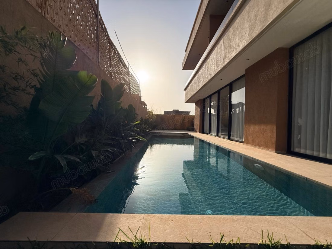 Villa Contemporaine de 4 Façades en LLD
