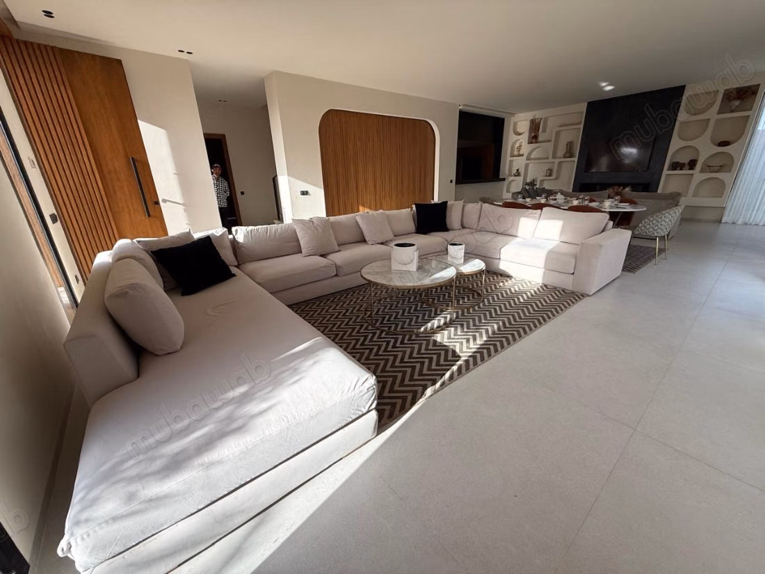Villa Contemporaine de 4 Façades en LLD