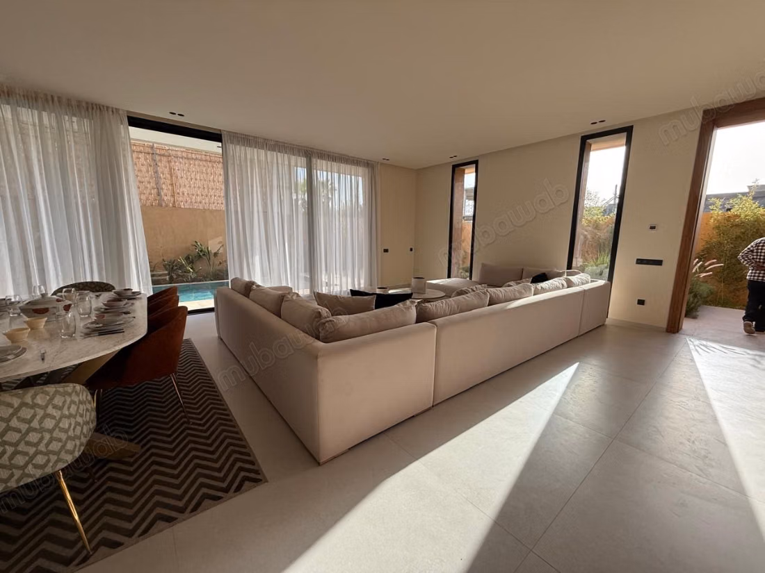 Villa Contemporaine de 4 Façades en LLD