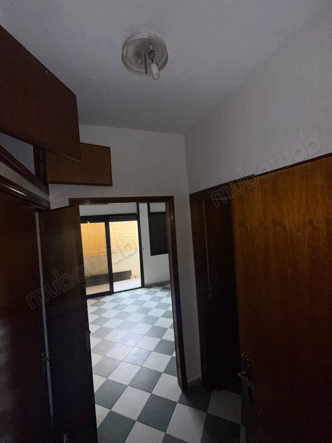 Vend appartement à Hay Al Fath. Surface totale 213 m². Spacieux salon européen