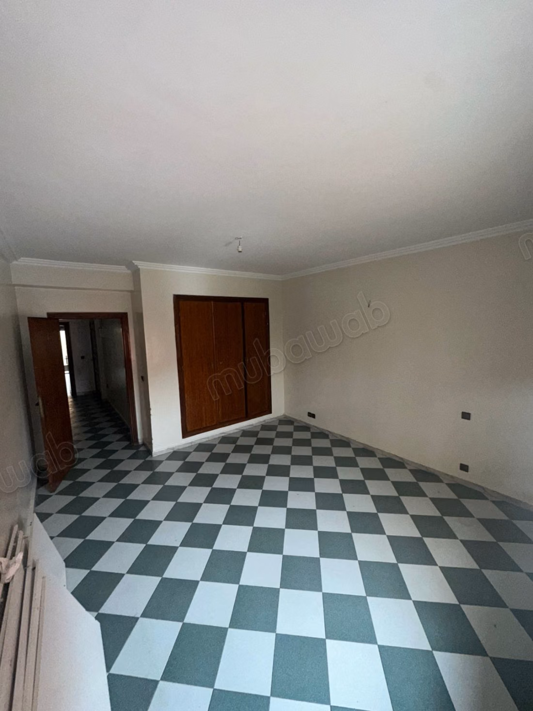 Vend appartement à Hay Al Fath. Surface totale 213 m². Spacieux salon européen