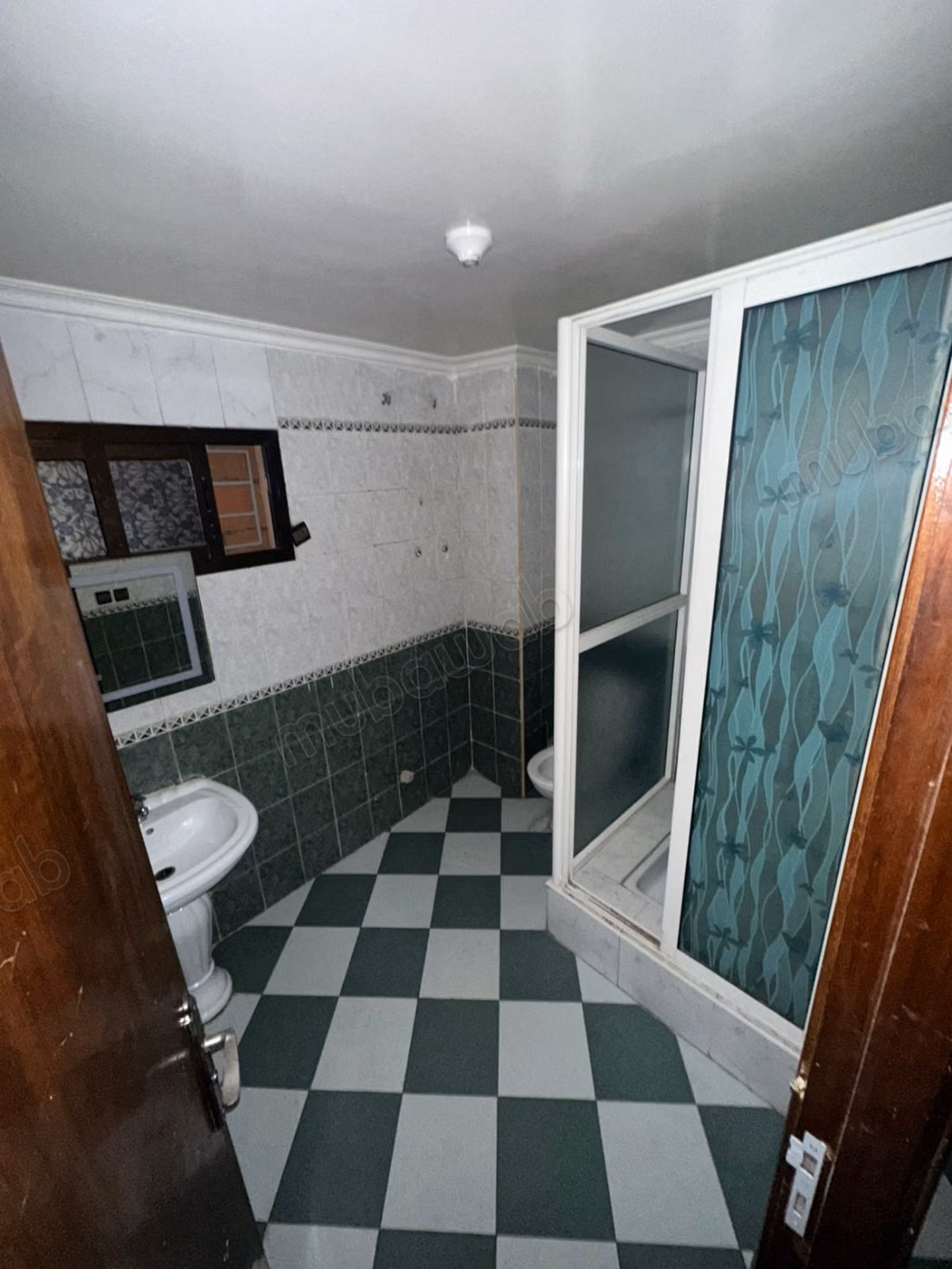 Vend appartement à Hay Al Fath. Surface totale 213 m². Spacieux salon européen