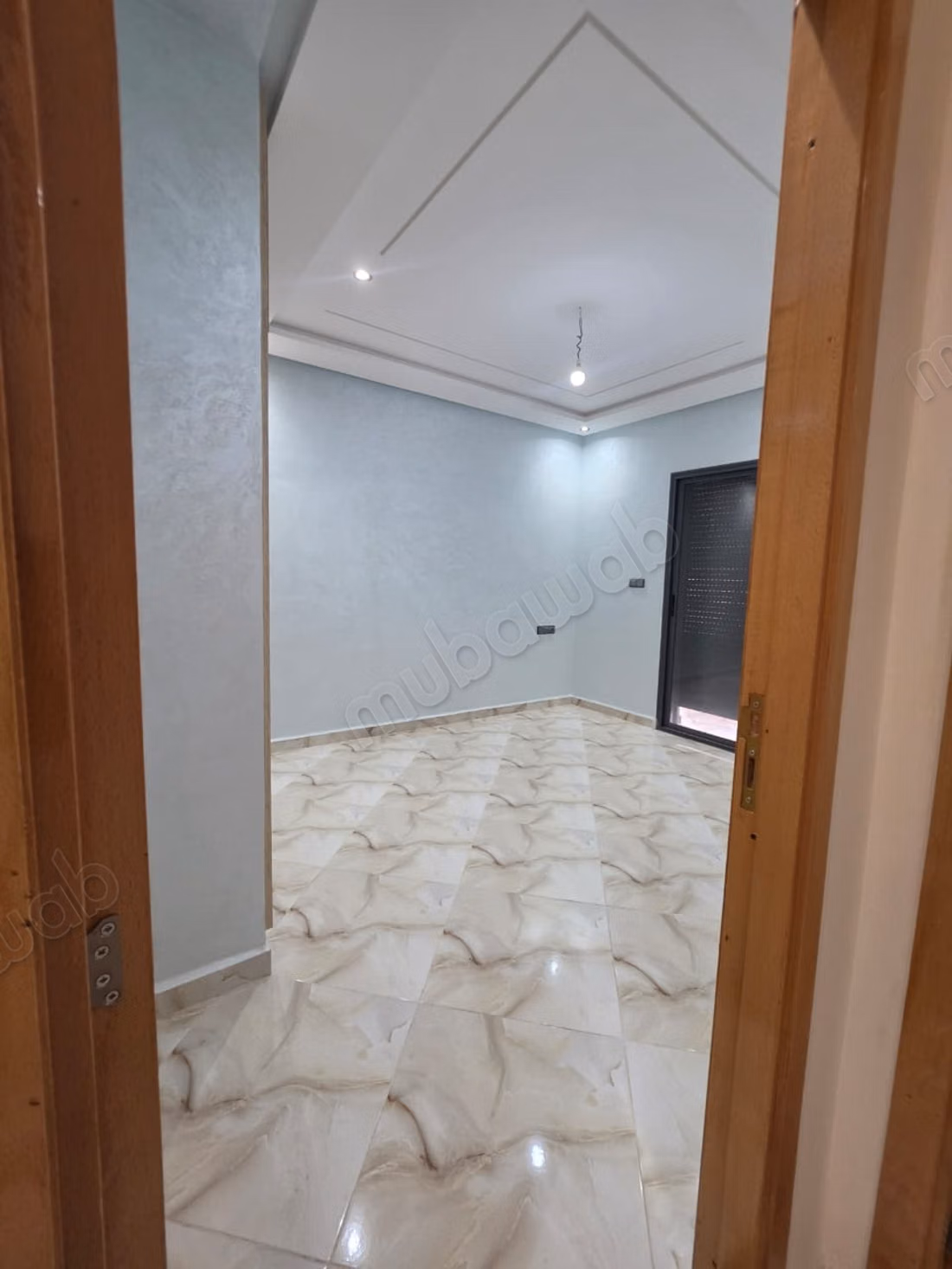 Bel appartement à vendre à Deroua. 3 chambres. Four