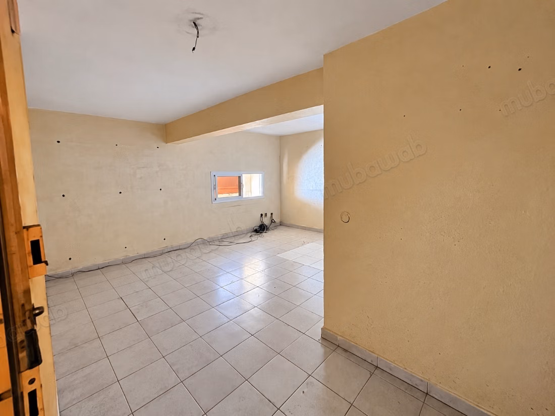 Magasin commercial de 154 m² 
Mezzanine & cave