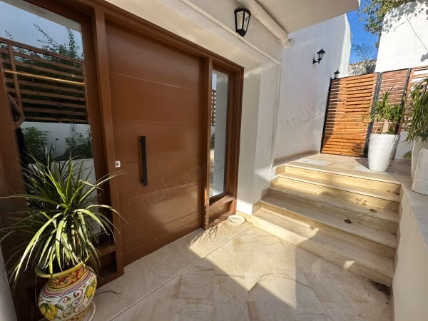 For rent a garden-level apartment