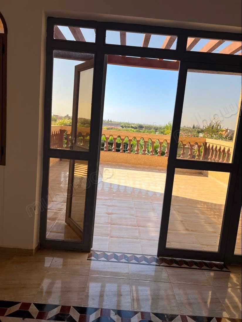 منزل فاخر للإيجار على طريق فاس. 5 غرف جميلة. تكييف ومسبح
