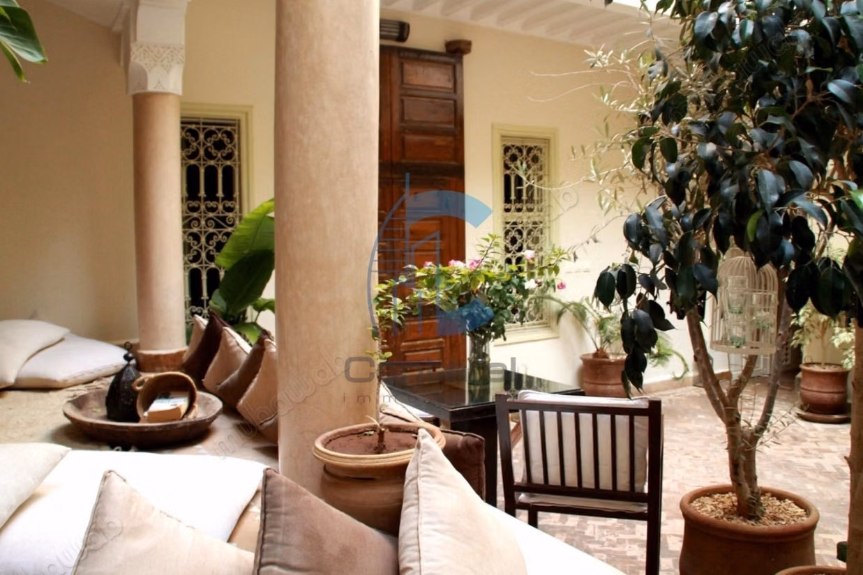 Exclusivité riad en exploitation maison d’hôtes 8 chambres 215 m² au sol titrés mellah