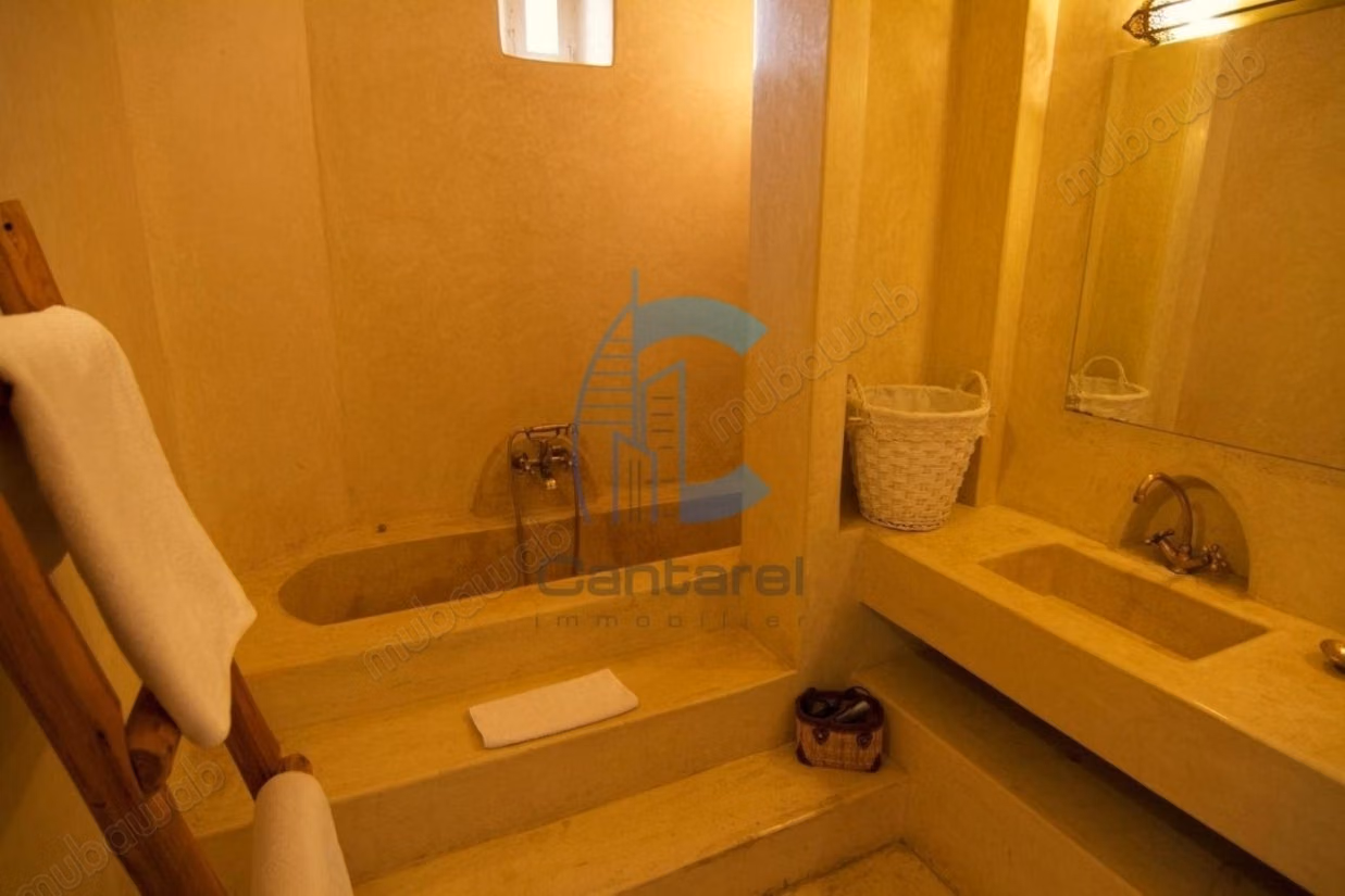 Exclusivité riad en exploitation maison d’hôtes 8 chambres 215 m² au sol titrés mellah