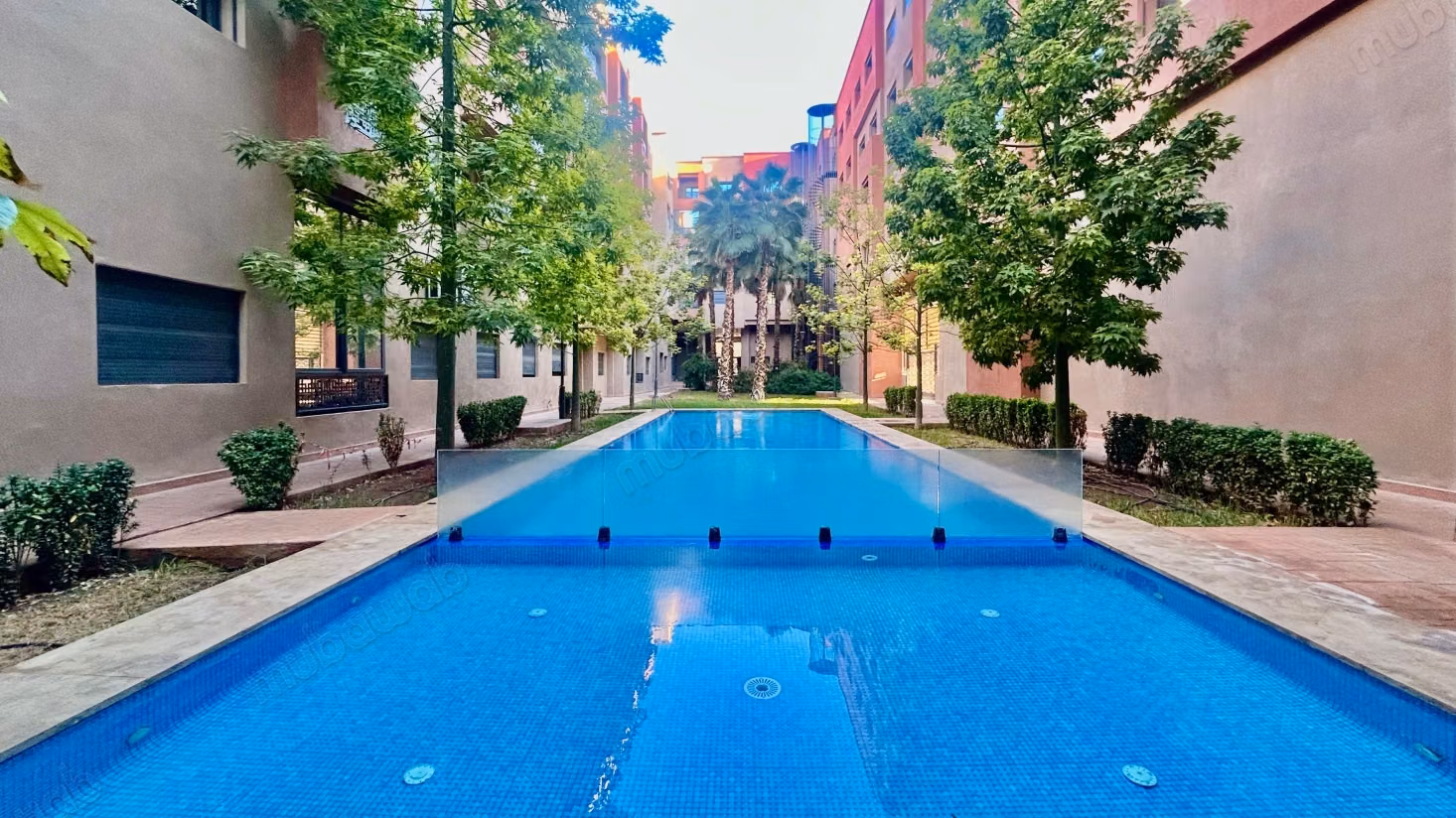 Appartement en rez de jardin avec piscine à vendre