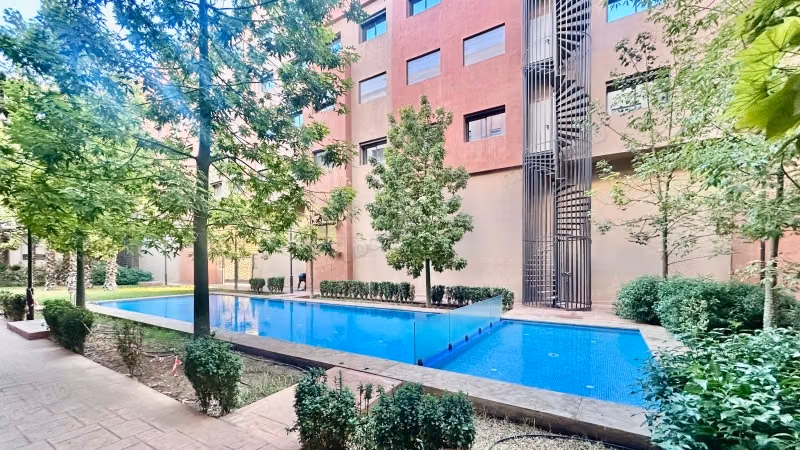 Appartement op de begane grond met zwembad te koop