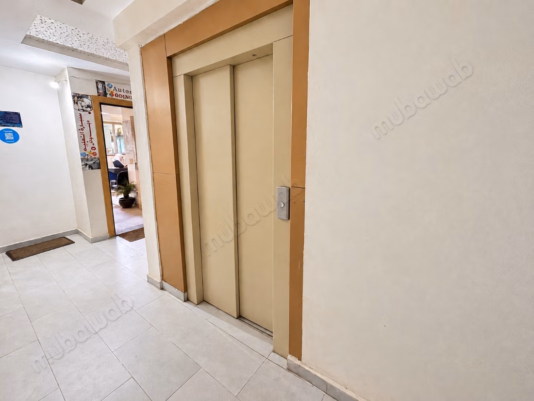 Plateau bureau neuf de 79 m² avec balcon