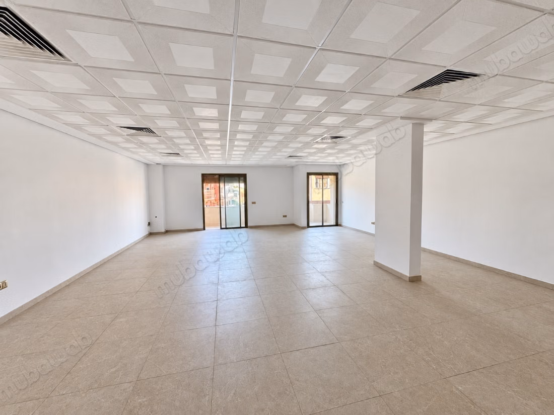 Plateau bureau neuf de 79 m² avec balcon