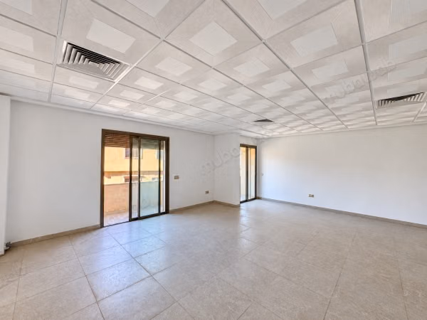 Plateau bureau neuf de 79 m² avec balcon