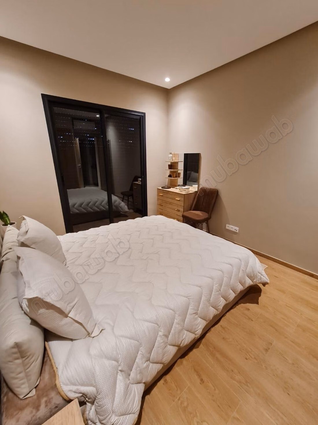 Studio Contemporain de Standing en rez de jardin