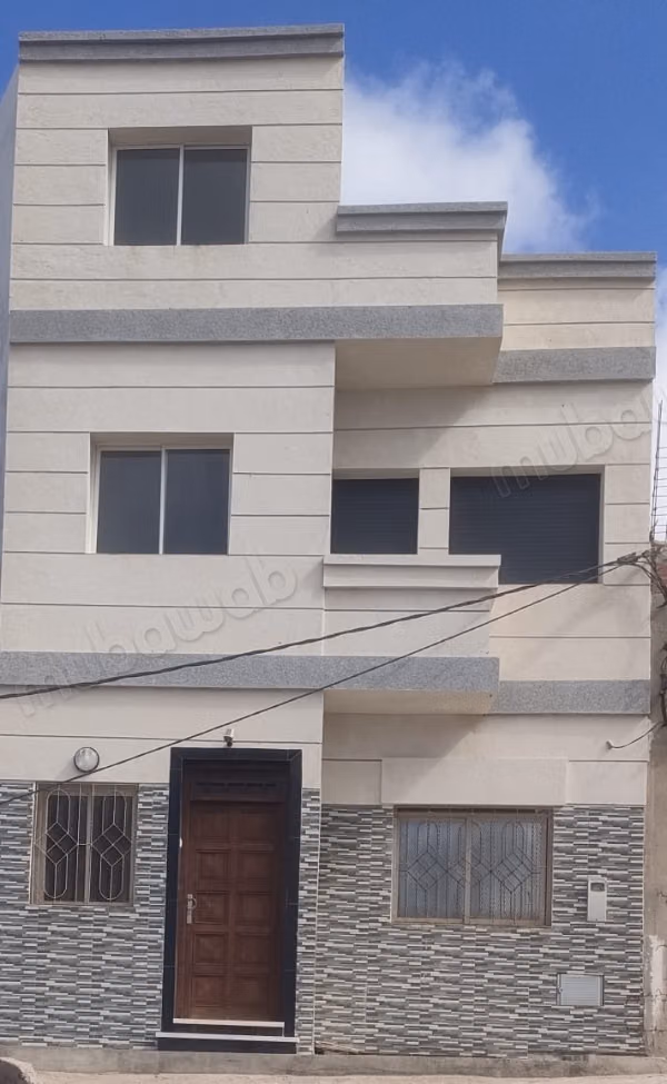 Maison à la vente à Al Hoceima. 4 belles chambres. Vue sur mer