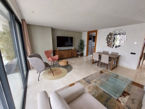 Affitto di un appartamento a Casablanca Finance City. 2 belle camere. Tutti i comfort con camino e aria condizionata.